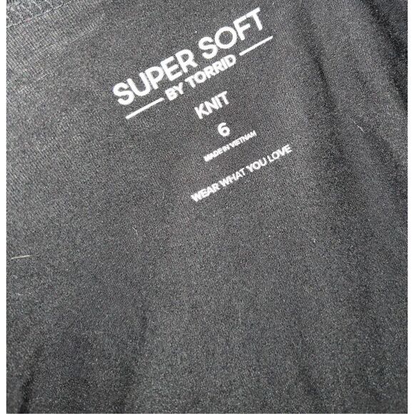 NWT Torrid Black Super Soft 3/4 Sleeve Cardigan Drape Front Sweater Size 6X B1 - Picture 4 of 5